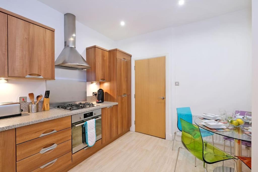 Modern & Spacious Apartment In City Centre Aberdeen Ngoại thất bức ảnh