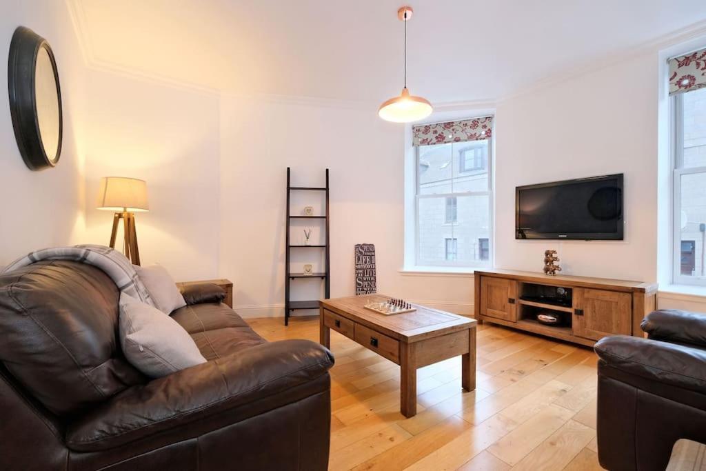 Modern & Spacious Apartment In City Centre Aberdeen Ngoại thất bức ảnh